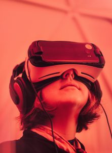 tecnología de VR 221x300 - ¿Cómo puede la realidad virtual ayudar a proteger el medio ambiente?